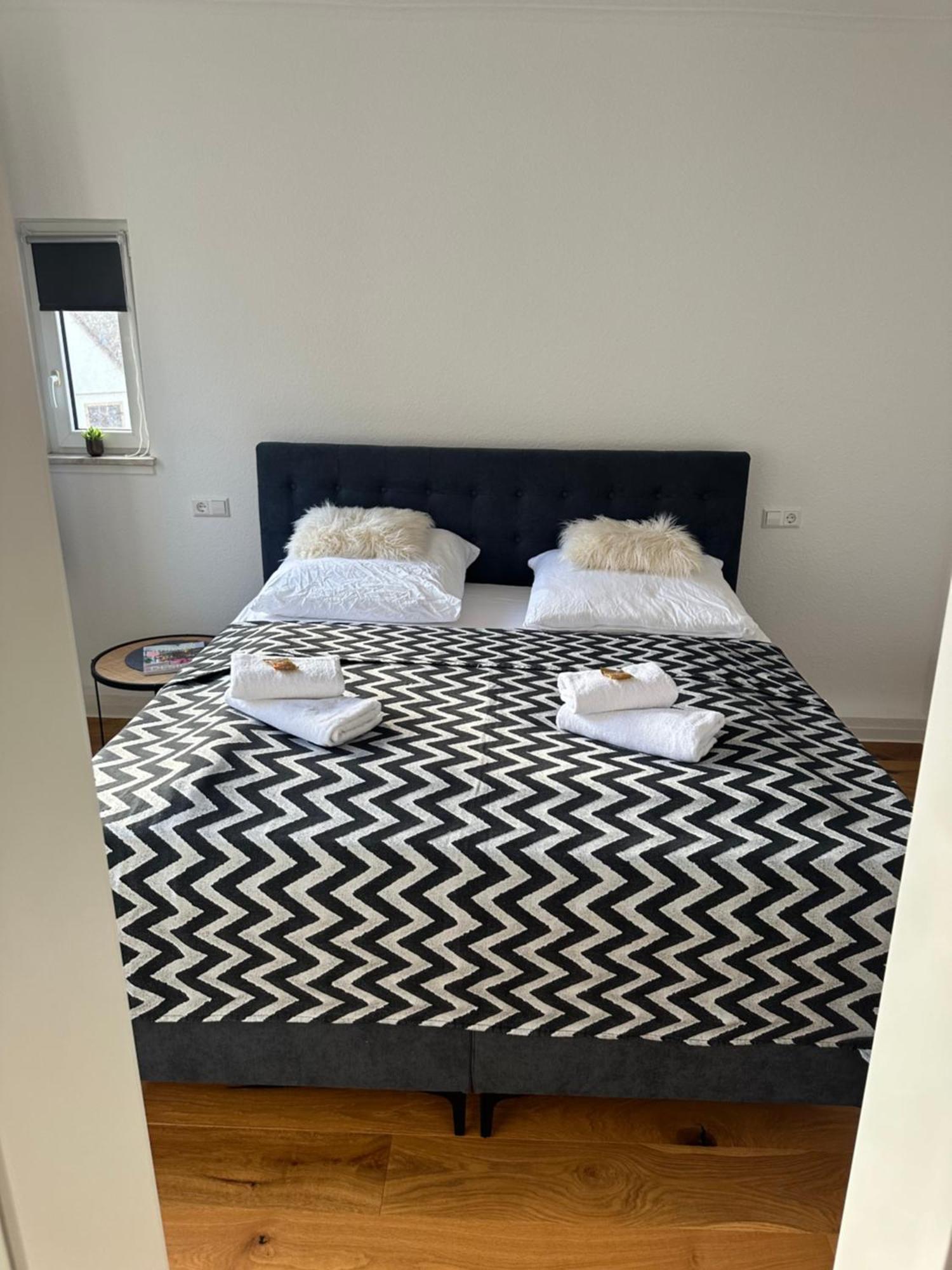 Stylisches Apartment Mit Grossem Tageslichbad Am Marktplatz Leonberg Ngoại thất bức ảnh